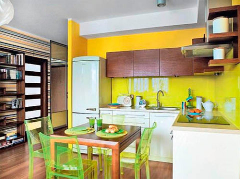 Walls yellow color of the kitchen is perfect for a quality-lit room