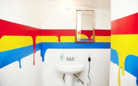 The choice of paint for the walls in the bathroom