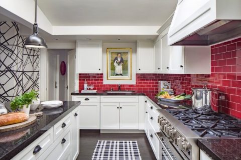 Bright tiles for a large kitchen