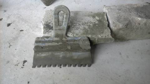 Notched trowel