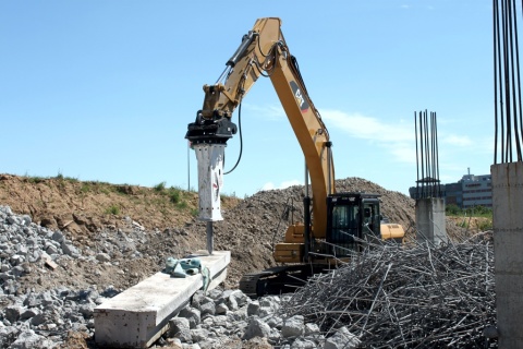 Reinforced concrete crushing before sending for recycling