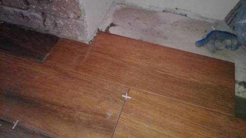 Tile on the floor with your own hands: preliminary measurement