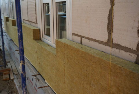 Facade insulation of walls with mineral wool