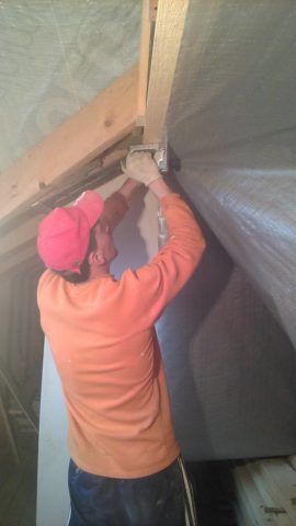 Installation of a vapor barrier