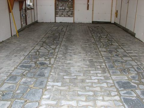 Slag-metal slabs on the floor in the garage