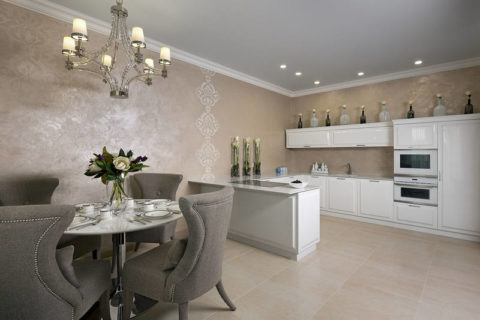 Acrylic decorative plaster in the kitchen-dining room