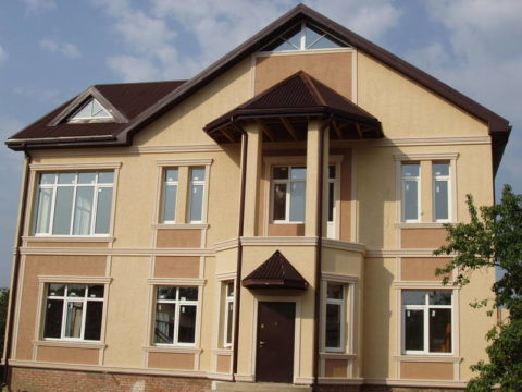 Acrylic plaster in the design of the facade of the building