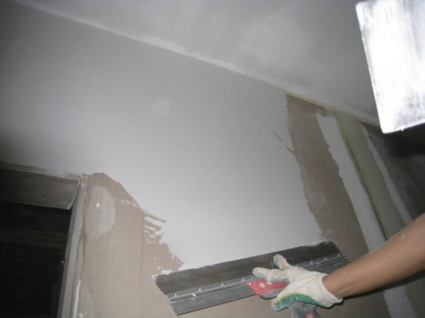 In the photo - puttying of drywall over the entire surface