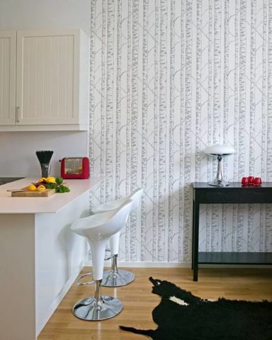 The unobtrusive pattern of non-woven wallpaper is emphasized by black fragments of decor