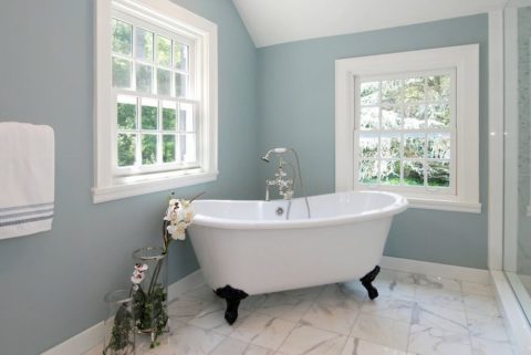 Wall painting in the bathroom: stylish, practical, inexpensive