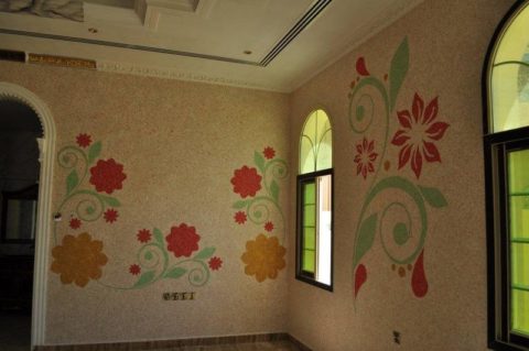 With the help of liquid wallpaper you can create a picture on the walls