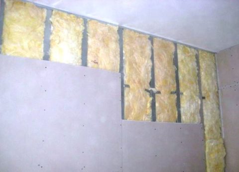 The space under the leveling lining is used for insulation