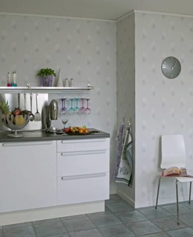 Light non-woven wallpaper