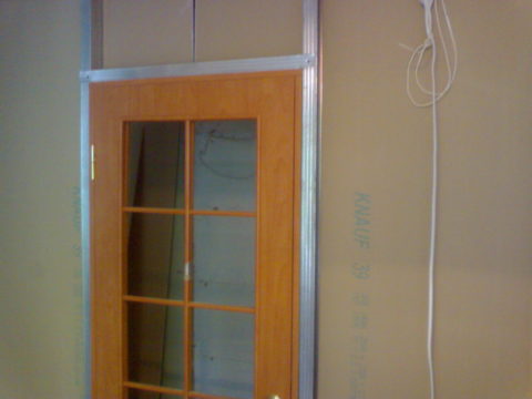 Door unit installed in the partition frame