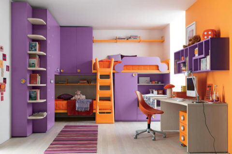 The room has three primary colors - beige, purple and orange.