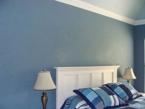 Venetian stucco in bedroom interior