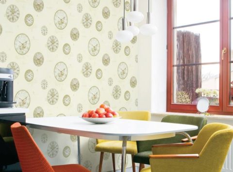 Bright furniture looks more expressive against the background of a neutral color of wallpaper