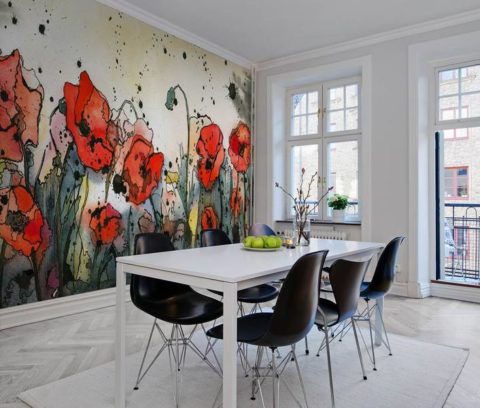 Wall mural in the dining area