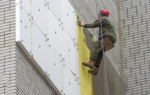 Technology for applying facade plaster to foam