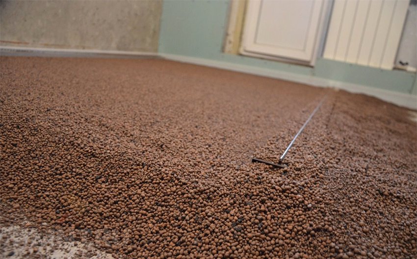 Expanded clay granules on the floor