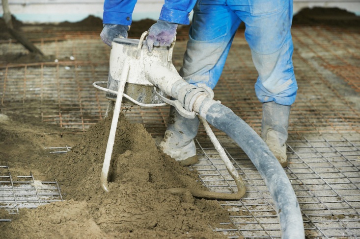 For apartment buildings, reinforcing plastic mesh is suitable for strengthening floating screed